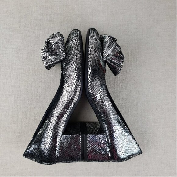 Cecelia New York Lilly Pumps Silver Metallic Snake Rosette Block Heel Size 6.5 - Picture 5 of 9